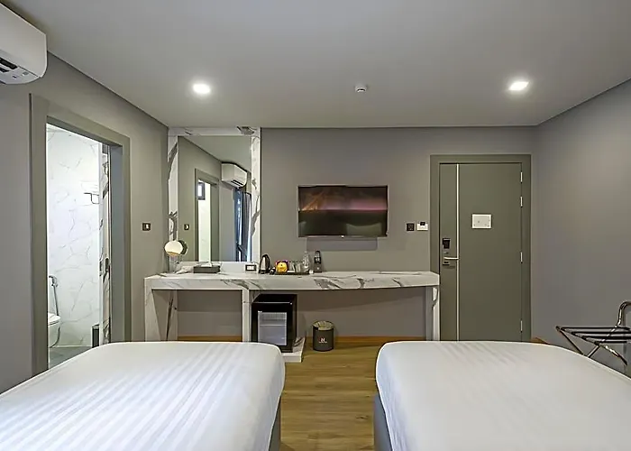 Hyde Park Hotel